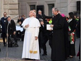 IL PAPA PREGA LA MADONNA PER I ROMANI