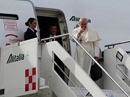PAPA FRANCESCO VOLA AD ABU DHABI SU SENTIERI DI PACE