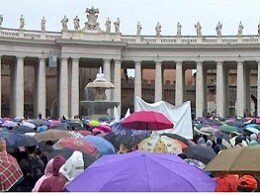 Papa: Chiesa non resti statica e si liberi da legami mondani
