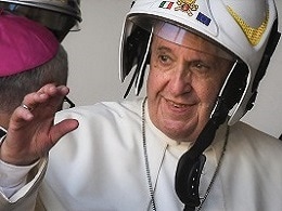 PAPA FRANCESCO VISITA I TERREMOTATI
